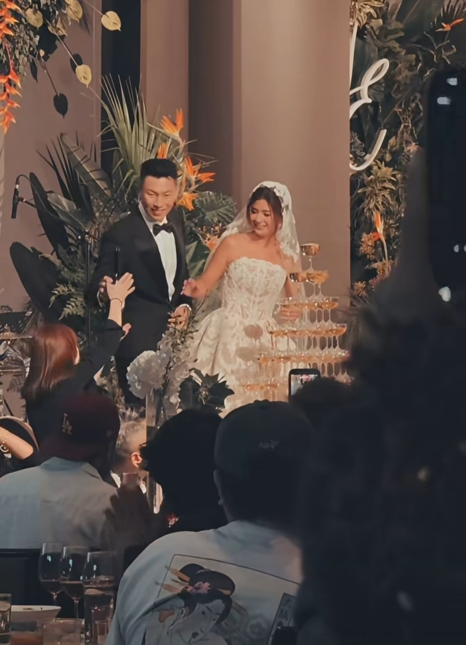 瘦子和老婆24日在萬豪酒店補辦婚姻。翻攝fan0914fan IG