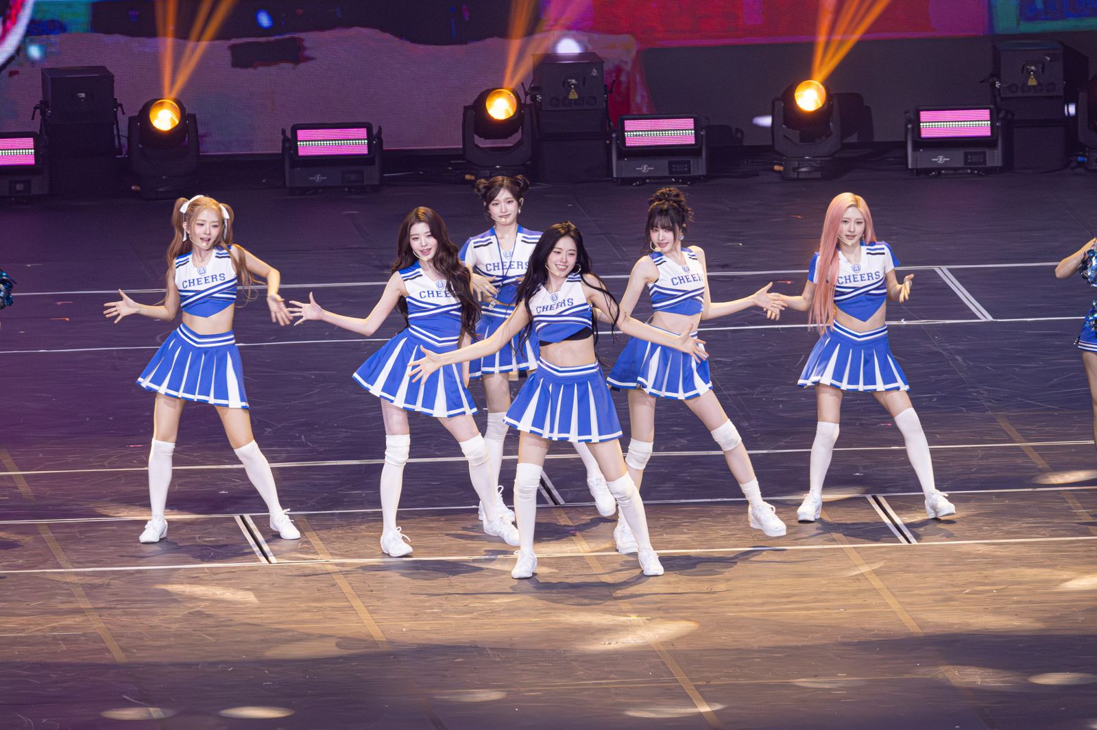 金唱片直擊/好香!IVE變身啦啦隊女神 22舞者助陣花式翻滾太狂