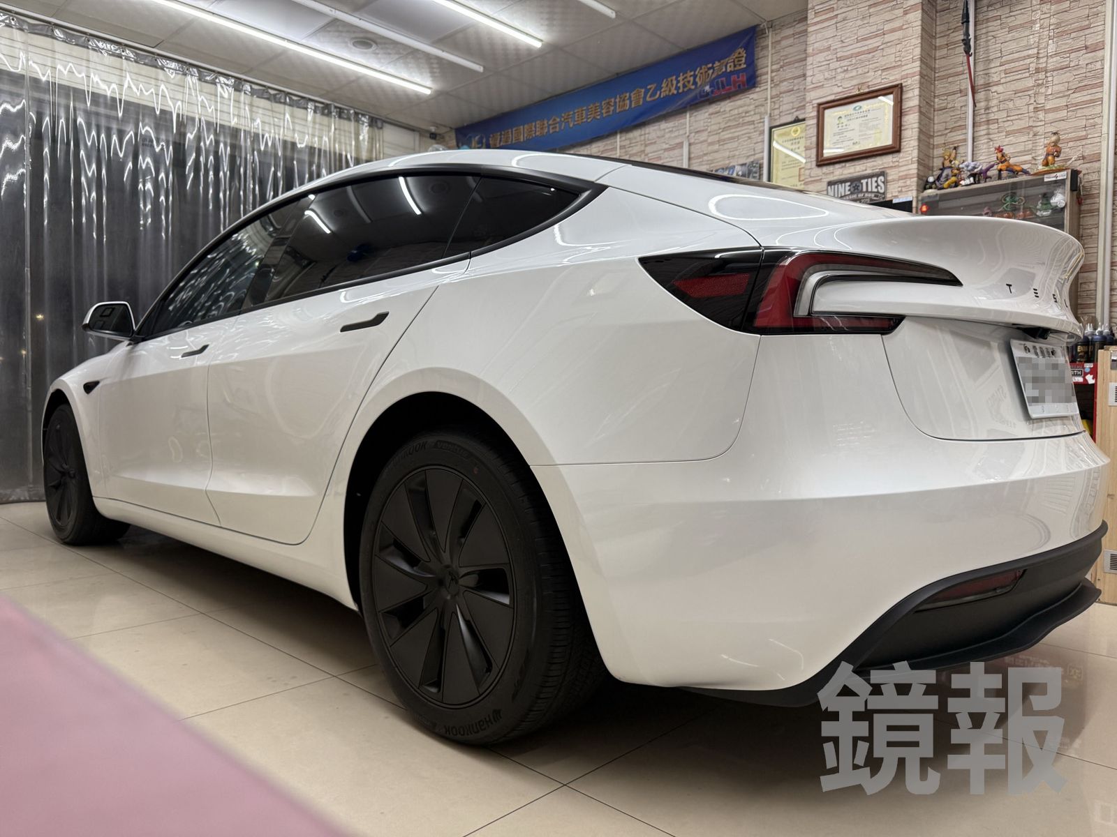 獨家／屎尿滴髒特斯拉　商場稱賠3千元　洗車業者：滲入內裝2萬元起跳