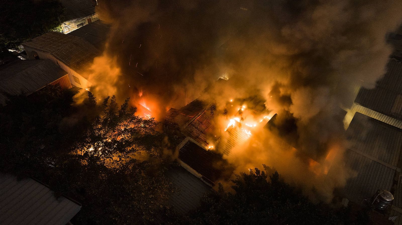 萬華雙和市場大火　75歲男嚴重燒傷「全身皮都掉了」送醫搶救