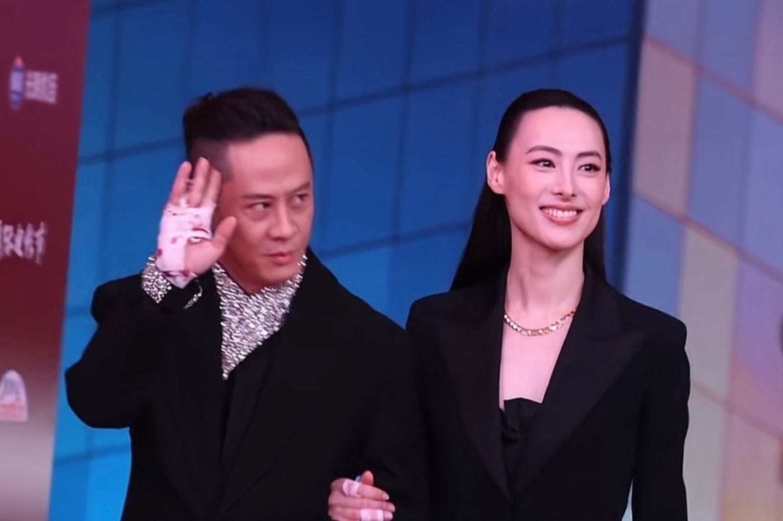 情斷身家1500億富商!38歲梁洛施牽新歡高調認愛 生3子「絕佳狀態」曝光