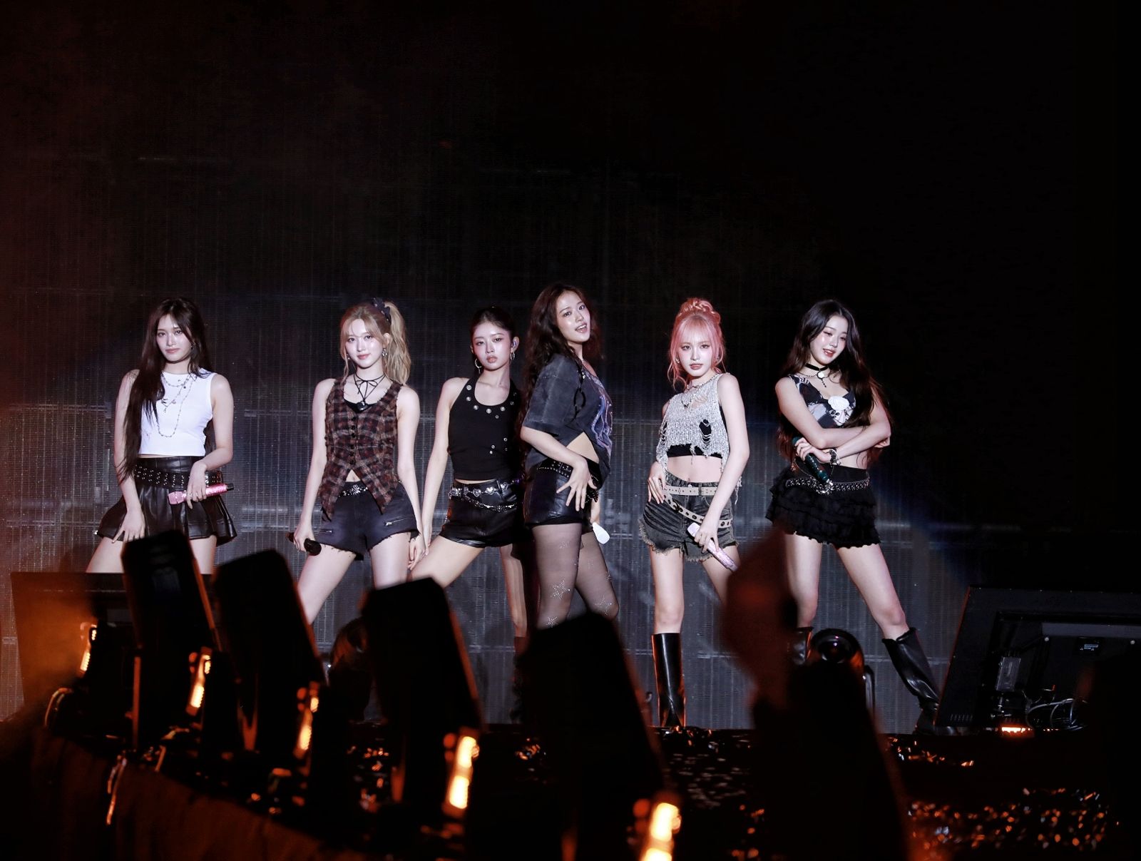 IVE一開場就熱唱兩首新歌。讀者提供