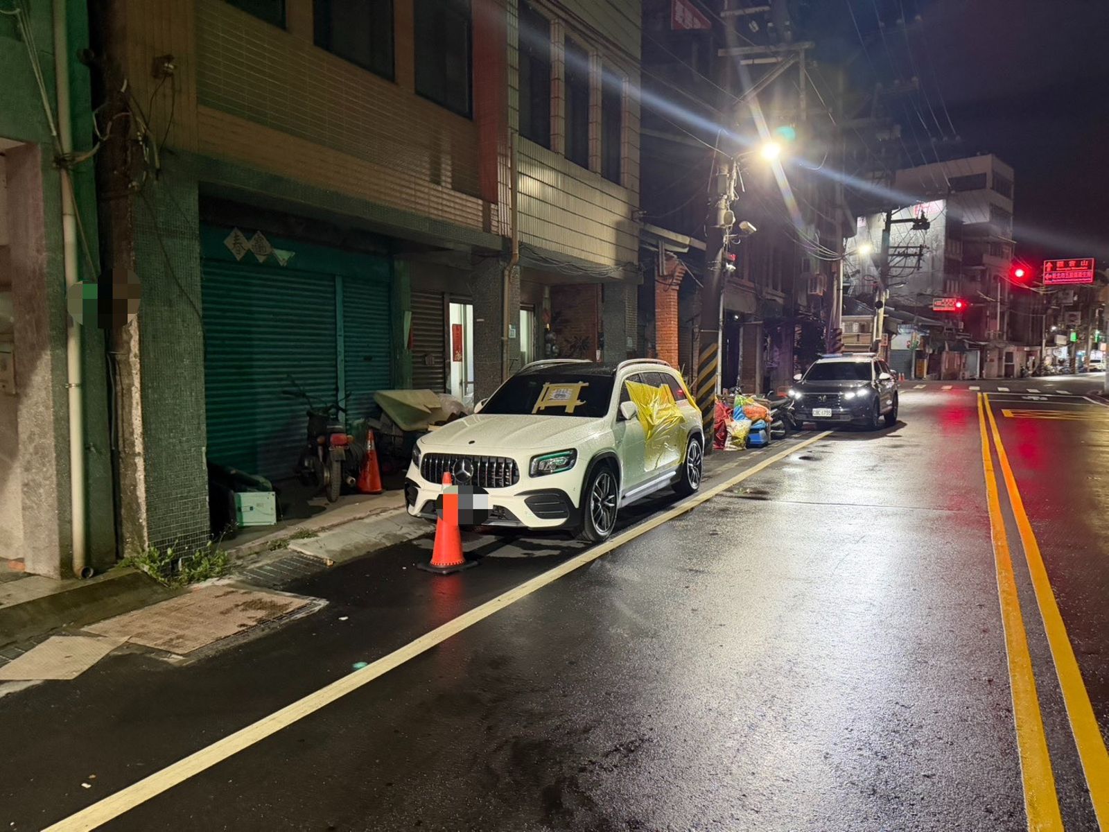 林男停車路段並未劃設紅黃線。圖/翻攝畫面