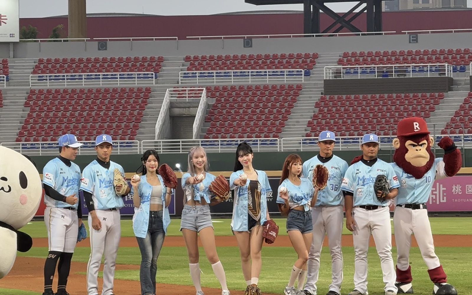 韓YTR女神萬人開唱〈盛夏光年〉與Rina驚喜合體　曝定居淡水展開新事業