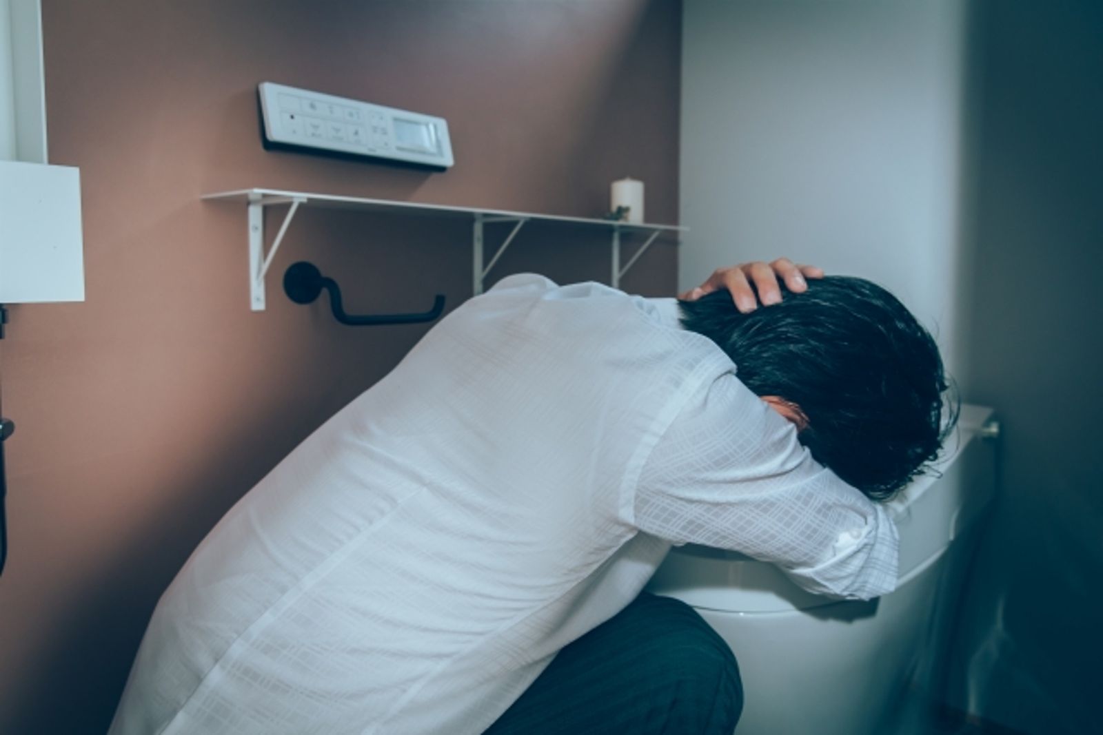 22歲男摔車以為沒事！返家隔天狂吐...7天後「宣告死亡」
