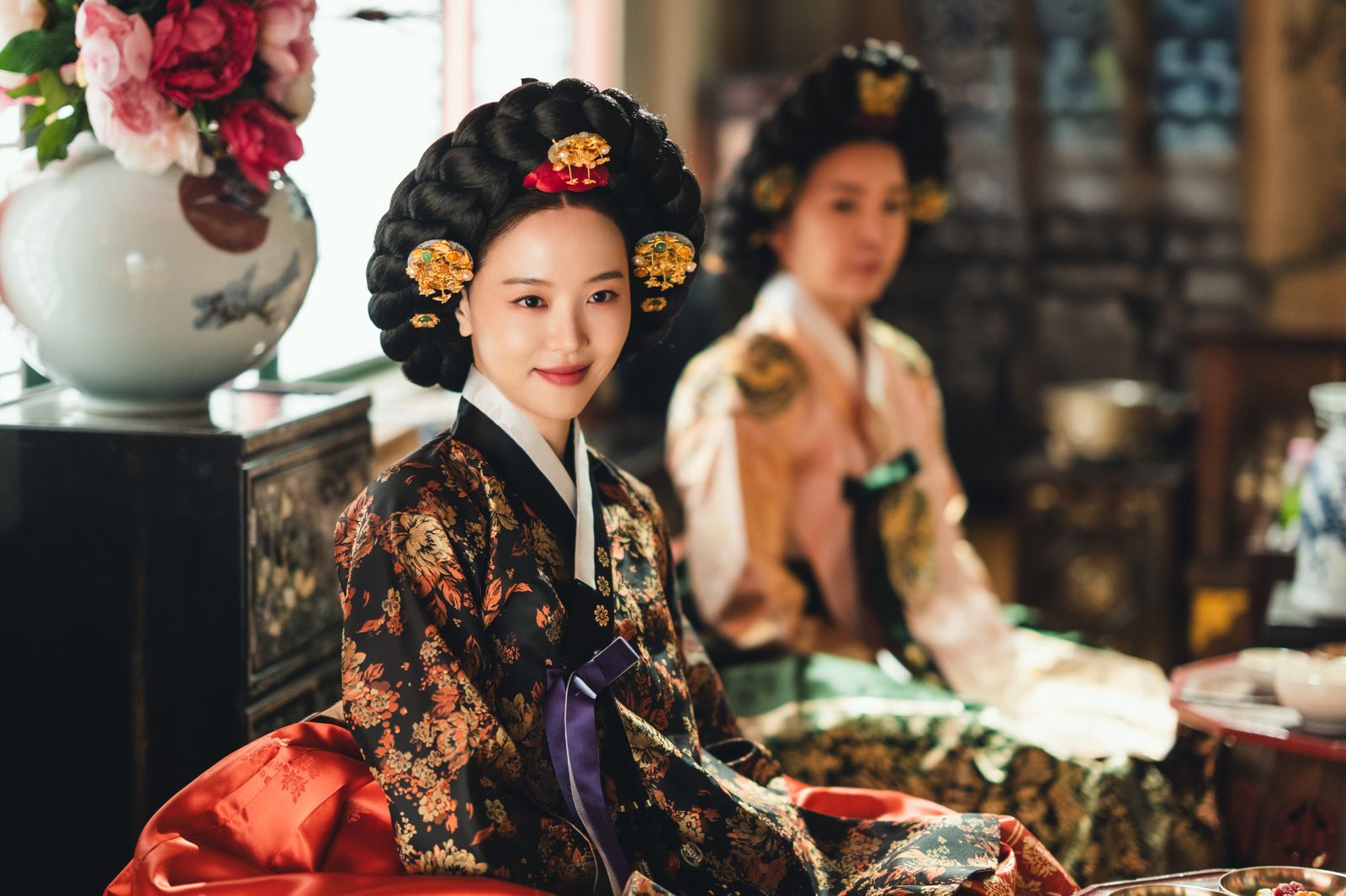 姜漢娜在劇中坐鎮後宮,預計上演宮鬥戲分。Netflix提供