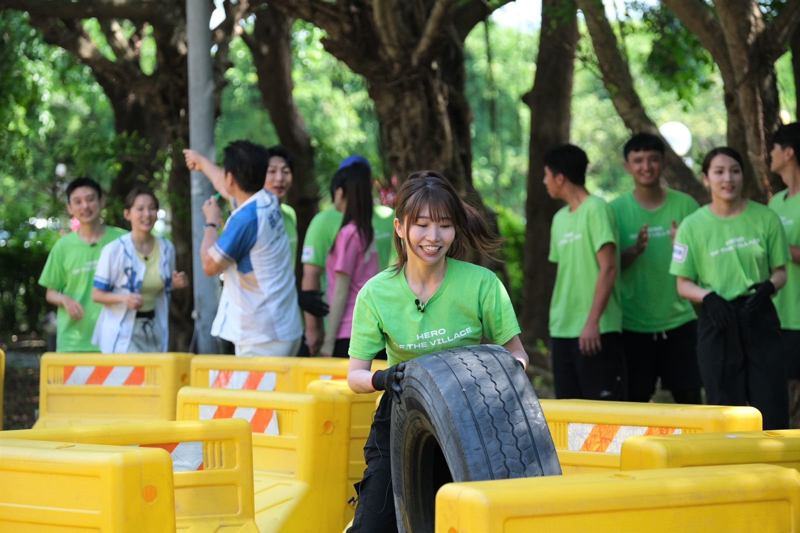前AKB偶像麻由《全村》賣命，扛80公斤輪胎險摔傷！東森綜合台提供