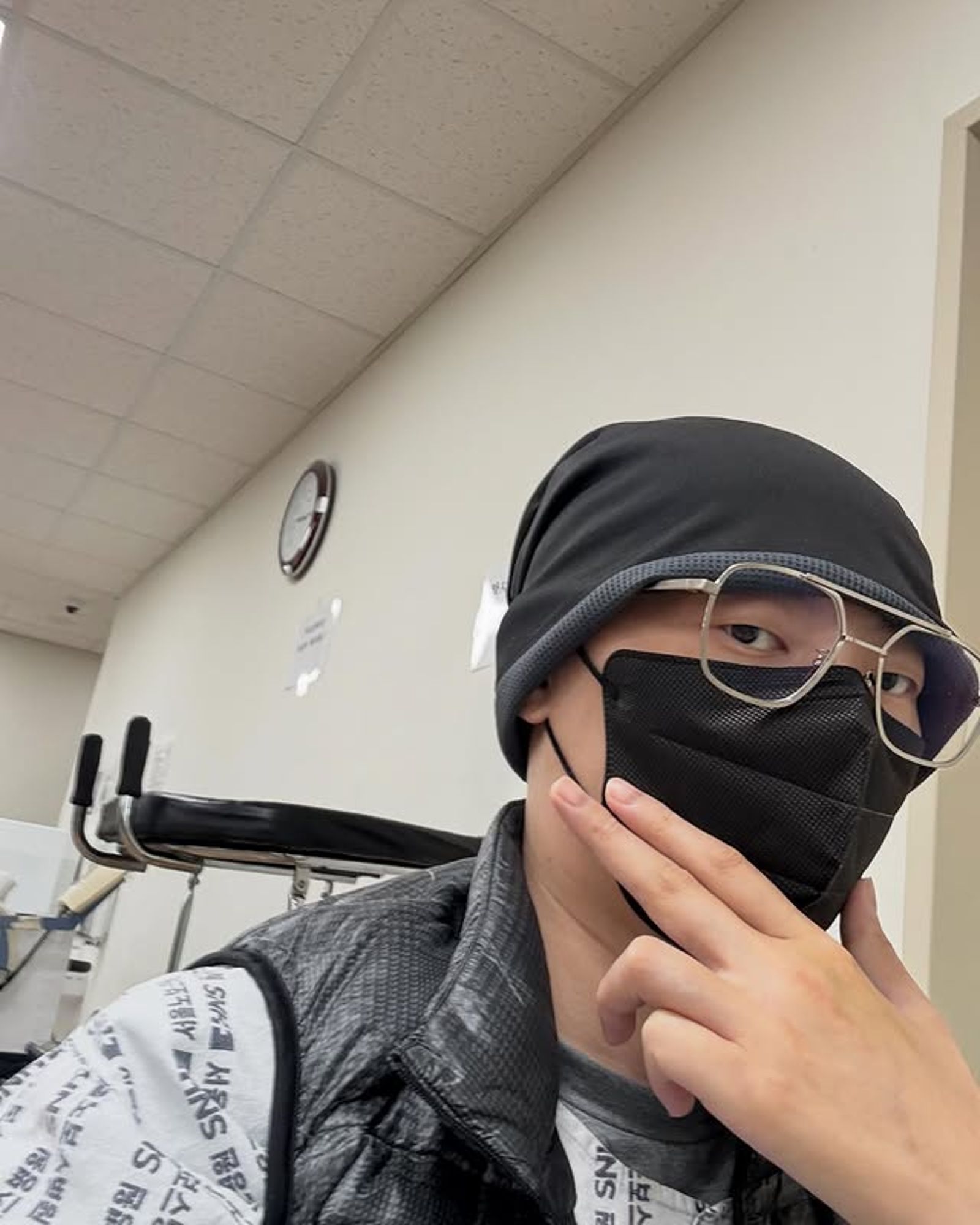 金性燦年初曾分享在醫院抗癌的治療照。翻攝IG@kimkyungmoofficial