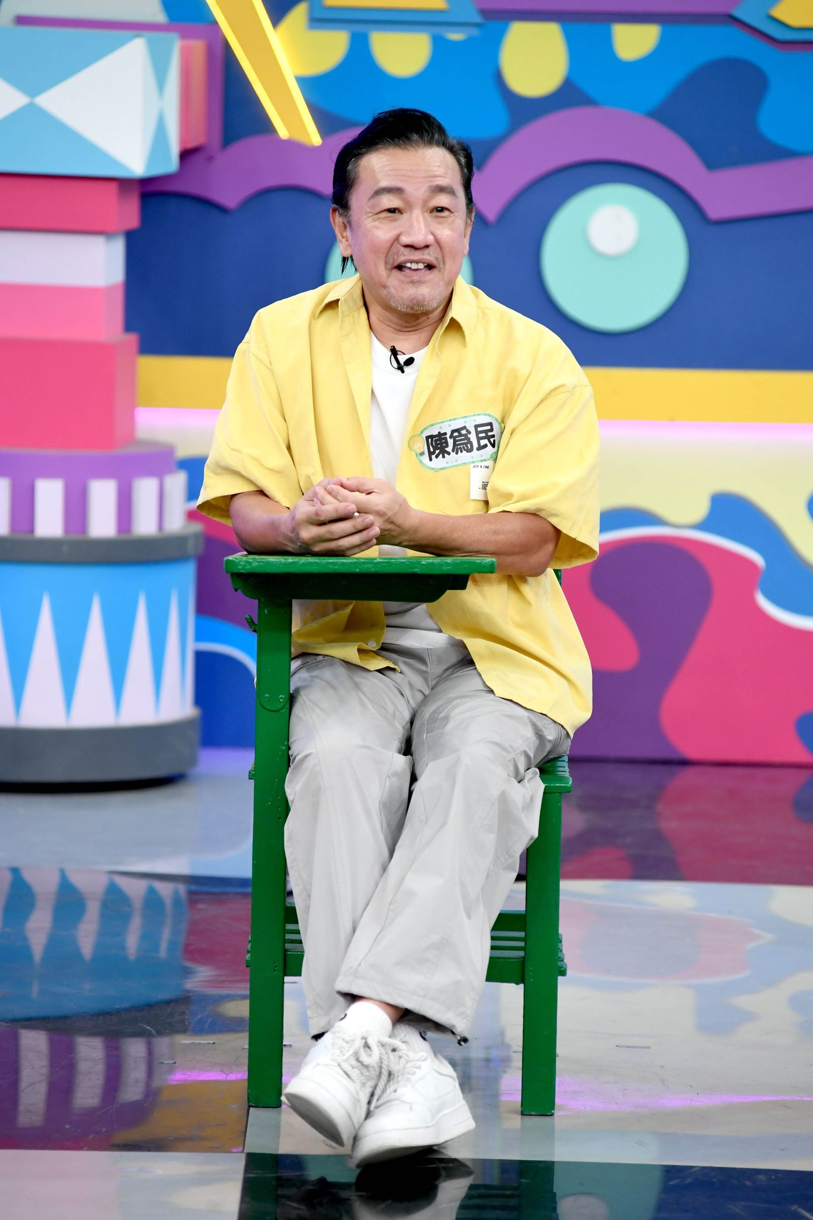 陳為民跌破眾人眼鏡成遊戲王。華視提供