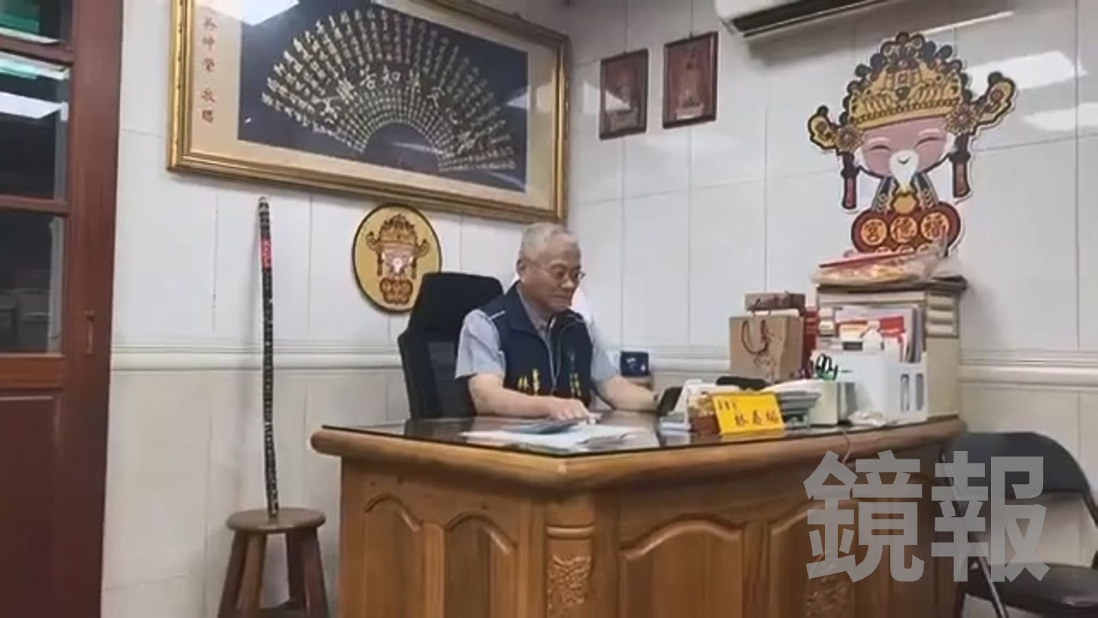 被爆棄置路邊的當事「多節甘蔗」,事後被廟方撿回暫時保管。圖/翻攝fb周軒