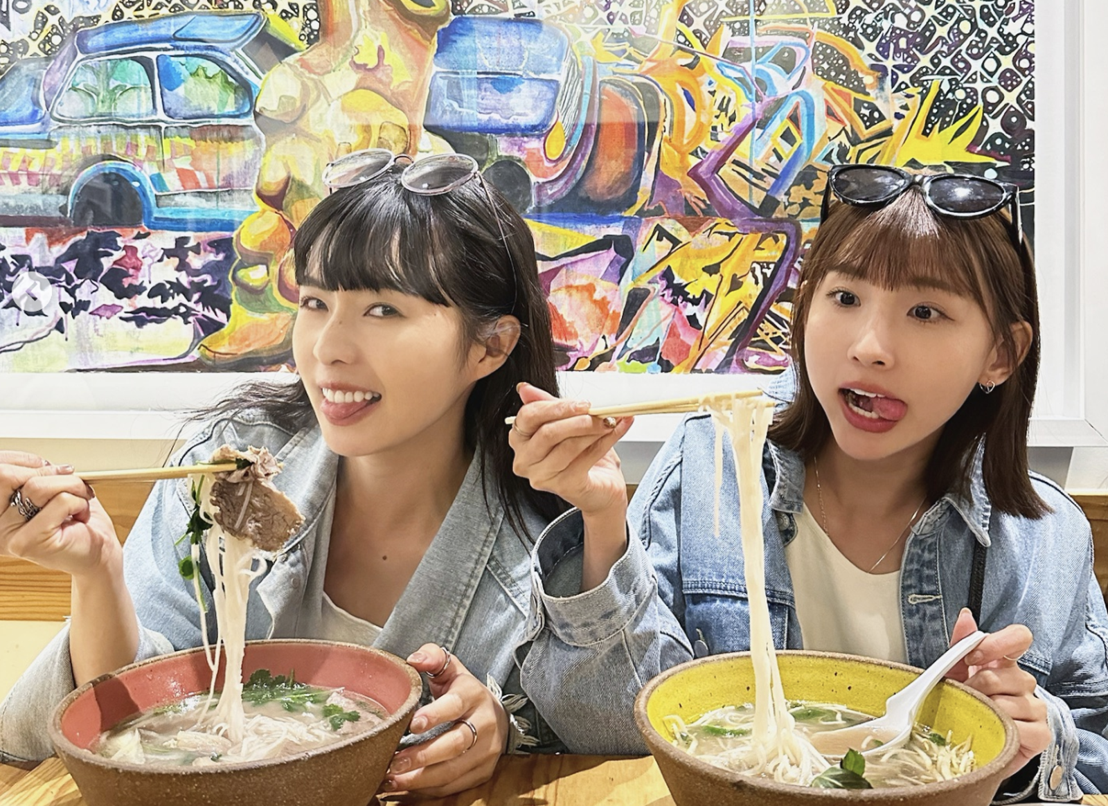 簡廷芮(左)、粿粿是閨密。翻攝IG@dewichien