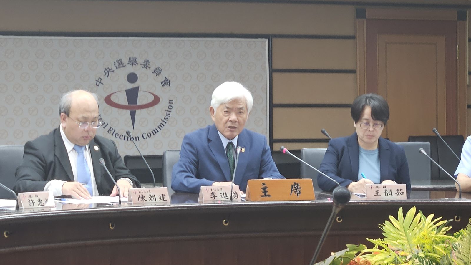 還沒提名!中選會主委李進勇任期將屆滿 委員互推吳容輝代理
