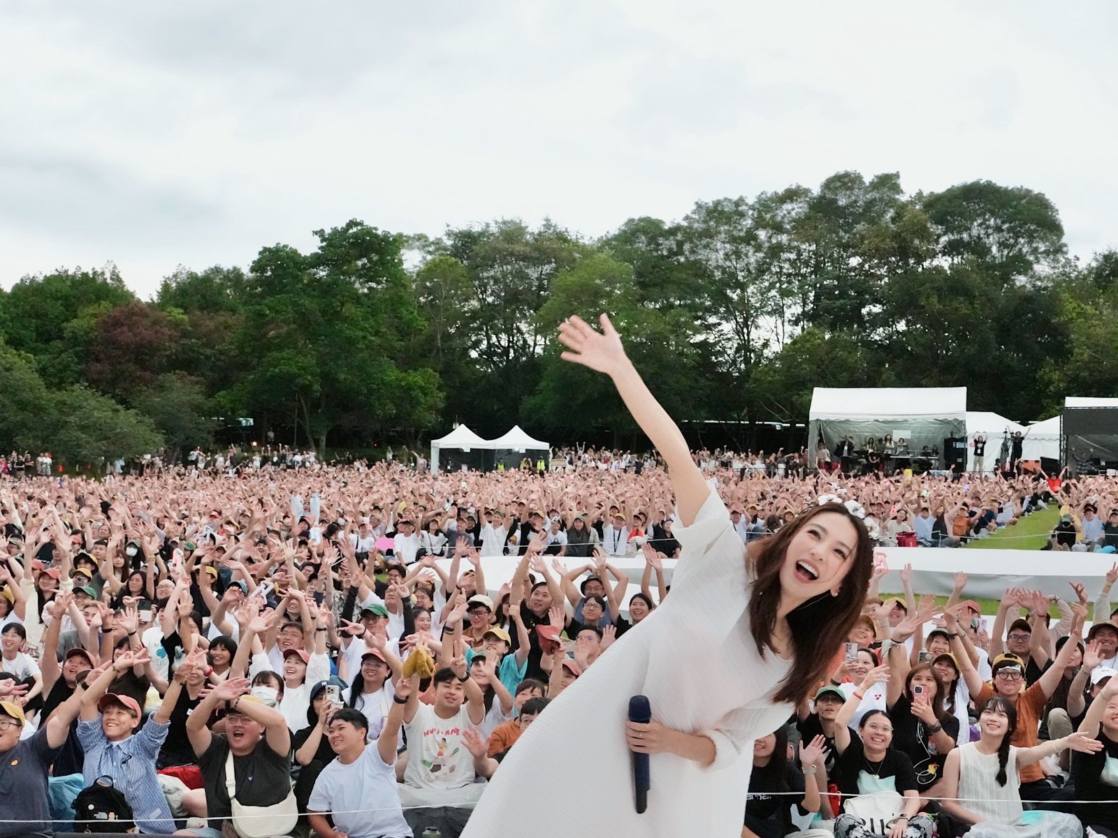 中颱丹娜絲經過台灣現「田馥甄結界」　hebe被美景感動大呼：想談戀愛