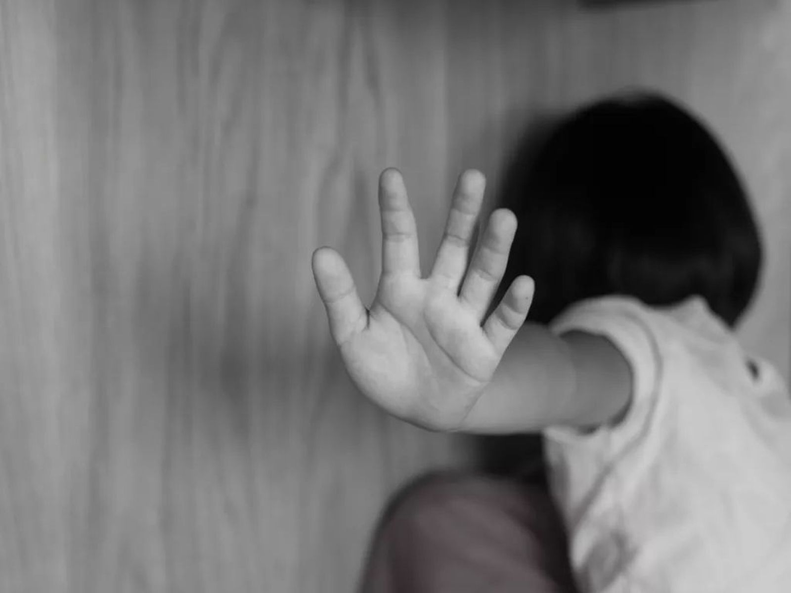 高雄2歲女童全身瘀青慘死,父母辯摔落樓梯,檢警查驚爆1歲弟也遭虐。示意圖。取材Pixabay