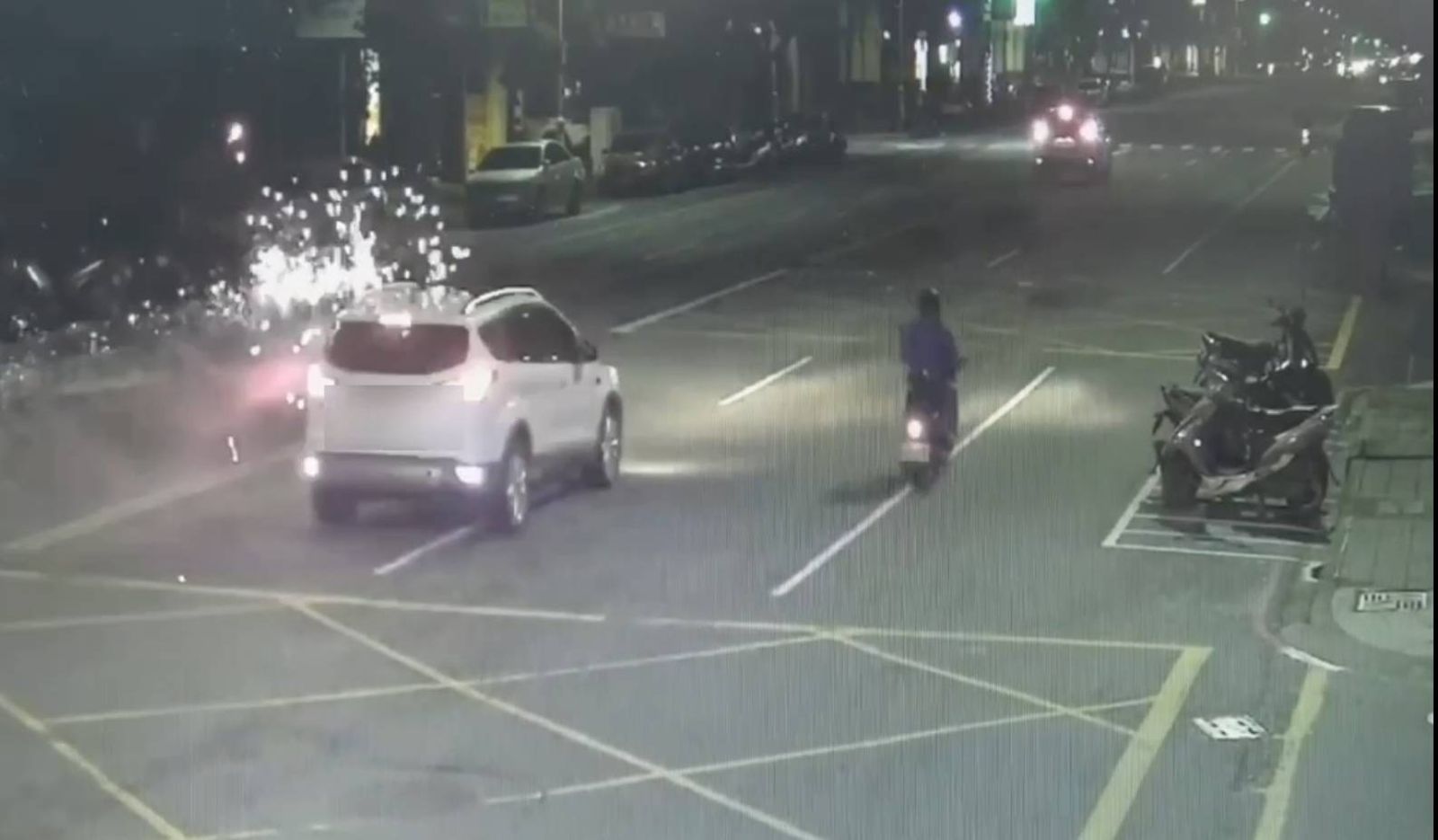 行動霹靂砲現身高雄三多路！危險駕車影片曝　警鎖定車主開罰