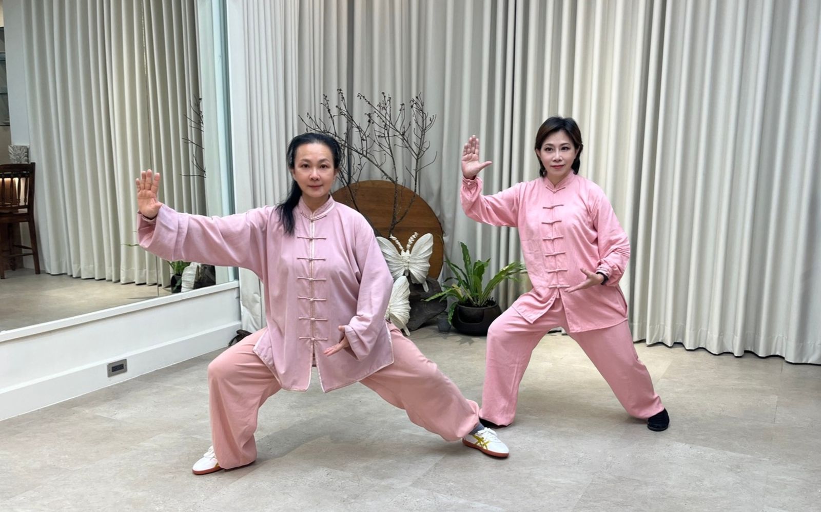 小彤（右）被李佩懿老師稱讚是「不世出的練武奇才」。馬可孛羅公關提供