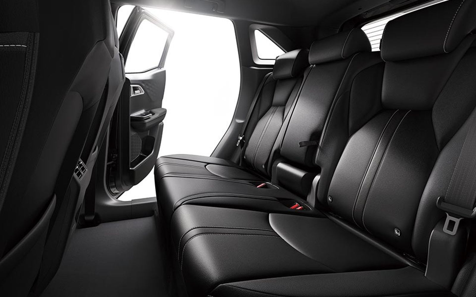 XFORCE雖是都會小休旅，但軸距達2650mm，可釋放出較大的後座空間。圖／中華汽車