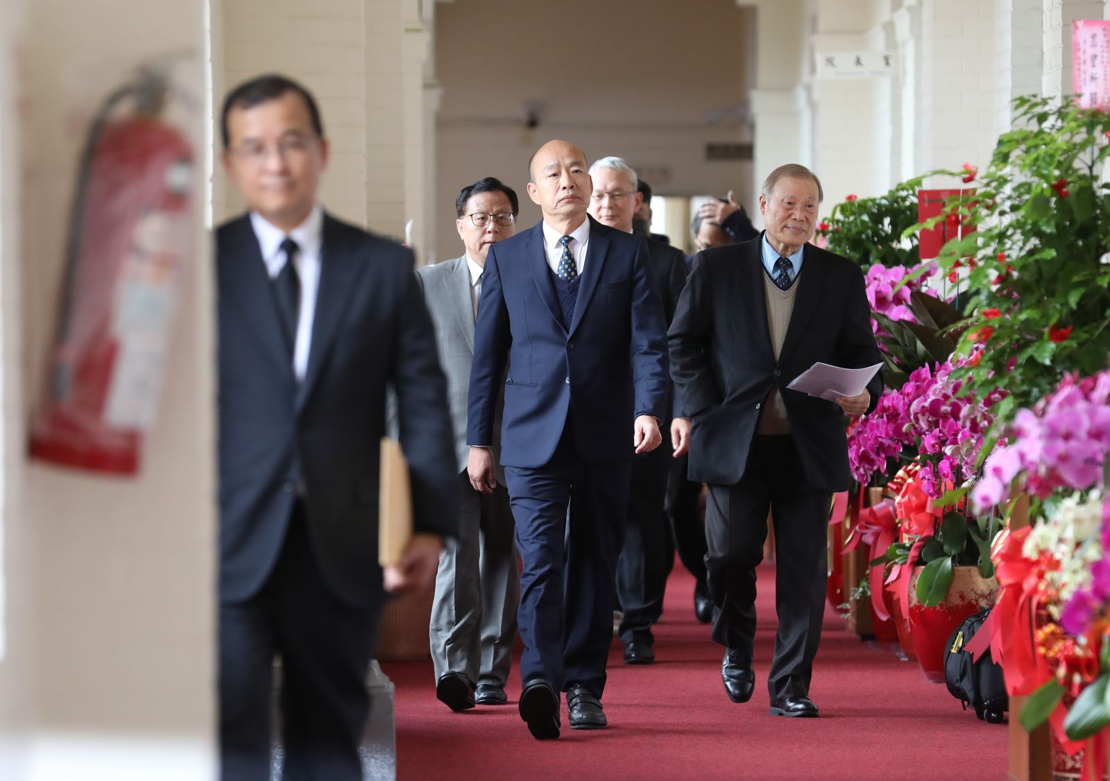 陳嘉宏專欄:只有台灣的立法院是跪著走路