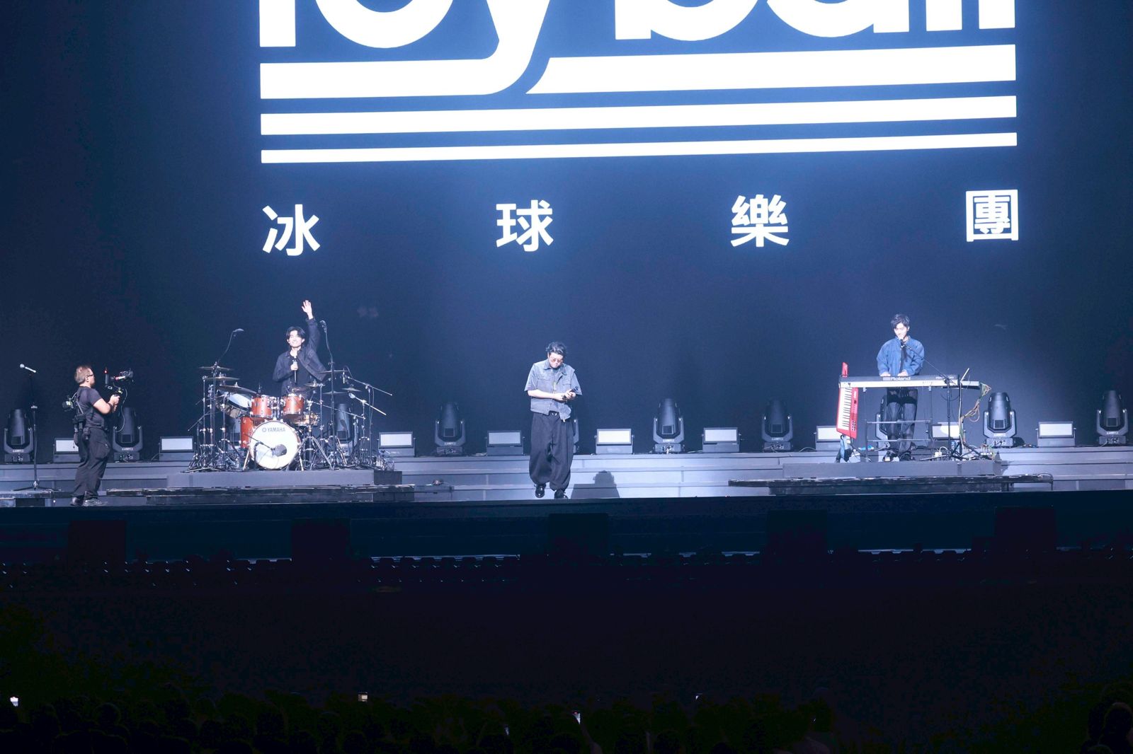 冰球樂團登「台ONE團團讚」演唱會開唱。劉耀勻攝