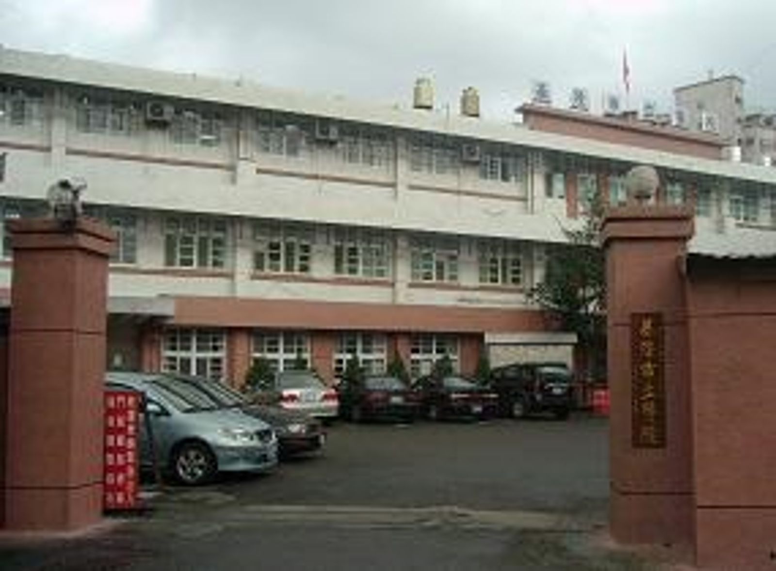 基隆市立醫院爆弊案 涉違法清運醫療廢棄物 檢警搜索約談7人