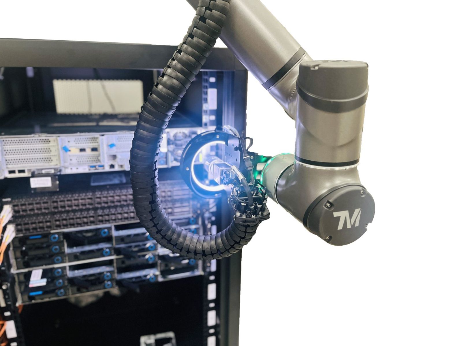 廣達孫公司達明機器手臂，助母公司伺服器出貨一臂之力