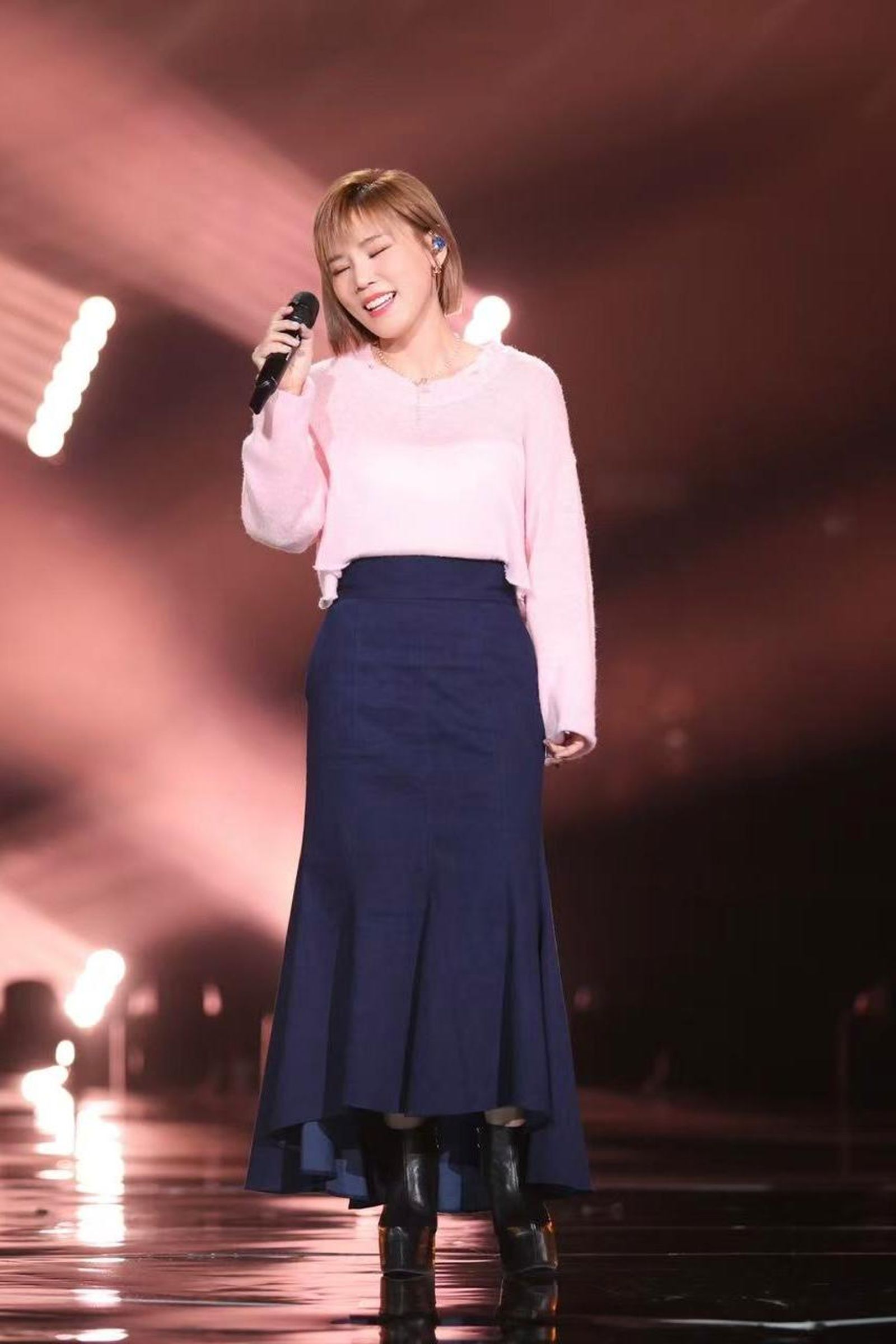 李佳薇再戰中國節目《歌手》的消息曝光後衝上熱搜。翻攝微博