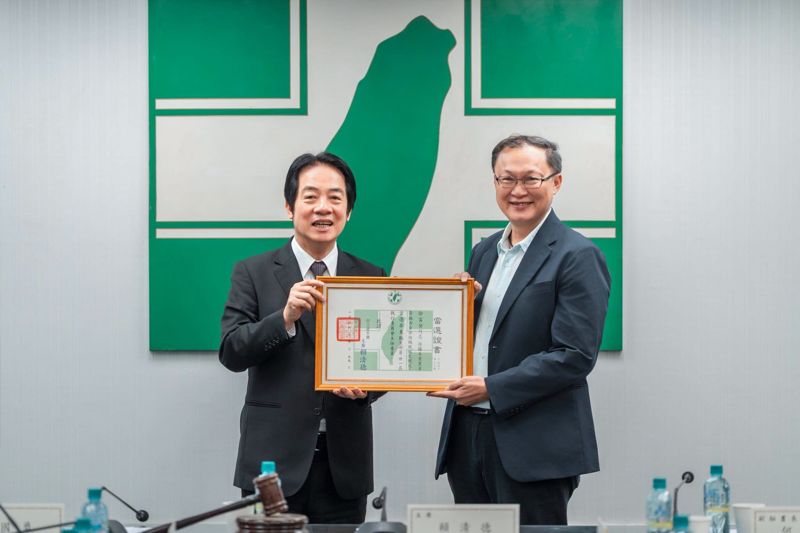 鑲金立委／聖石老董監獄遙控181億王國　徐富癸認了幫「特見 」：不認識邱薡宬、絕無談案情