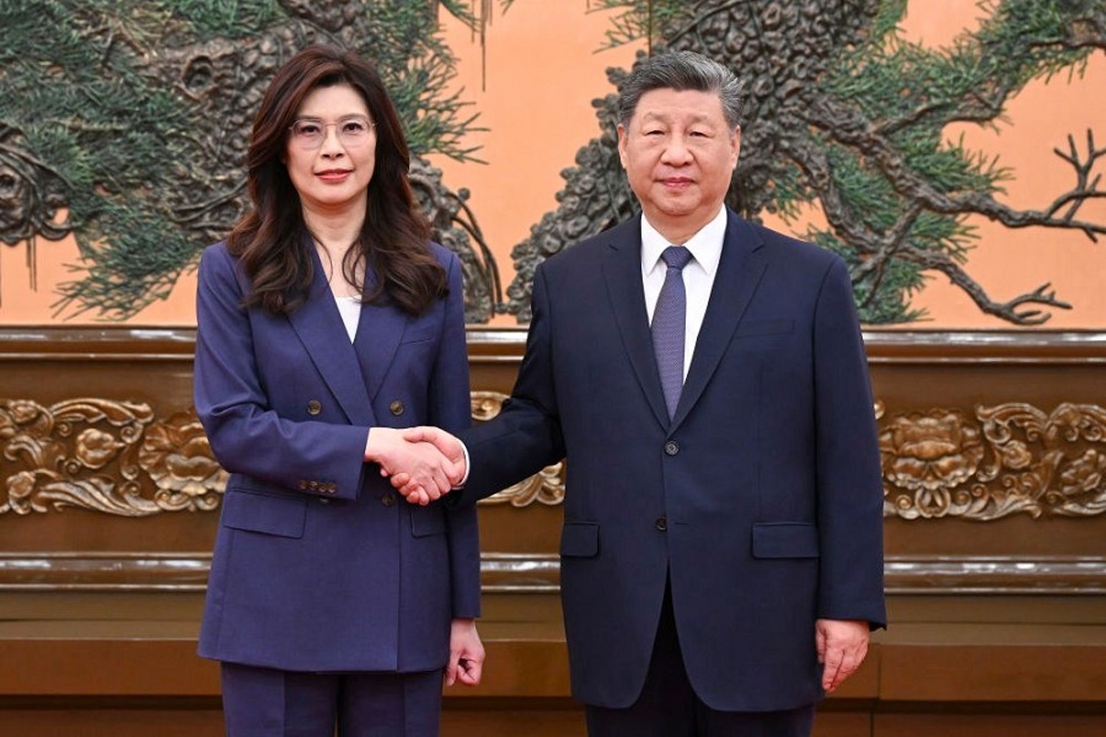 習近平穿「情侶裝」見鄭麗文　身高好謎：跟川普也一樣高！