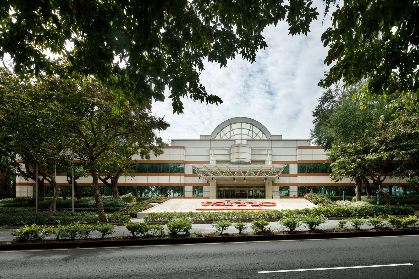 英特爾傳奇CEO曾參觀 將停產的6吋廠是台積電起家厝