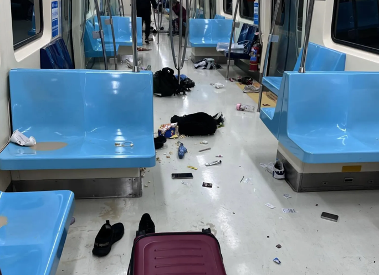 北捷聖誕夜驚魂!北門站男子車廂發狂乘客「推擠逃命」 警方說明了