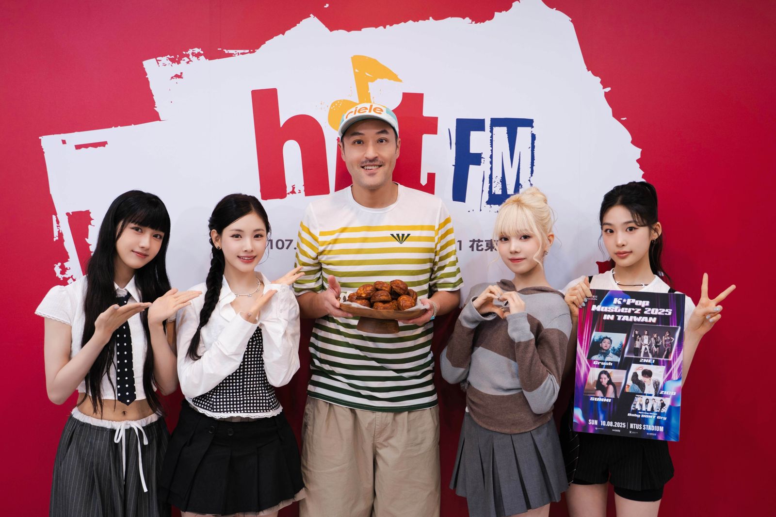 女團Baby DONT Cry上電台宣傳。Hit Fm聯播網提供