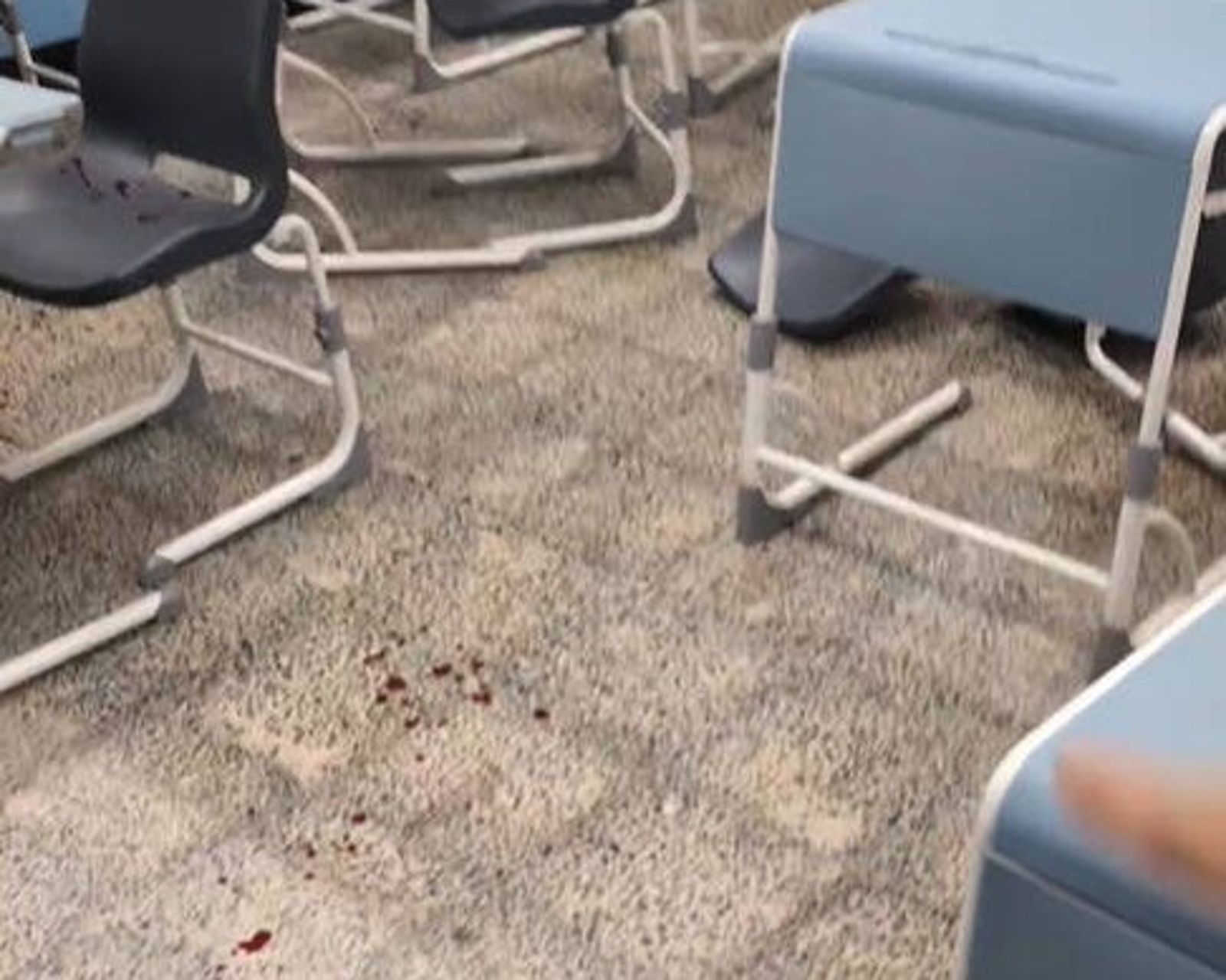 高雄某科大學生作弊被抓　砸桌椅洩憤「血賤」教室