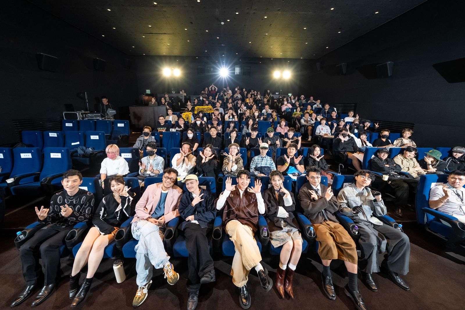 20251022美秀集團與張芳瑜、呂承祐、導演曾慧誠22日共同出席記者會。大慕可可/躍演劇團提供