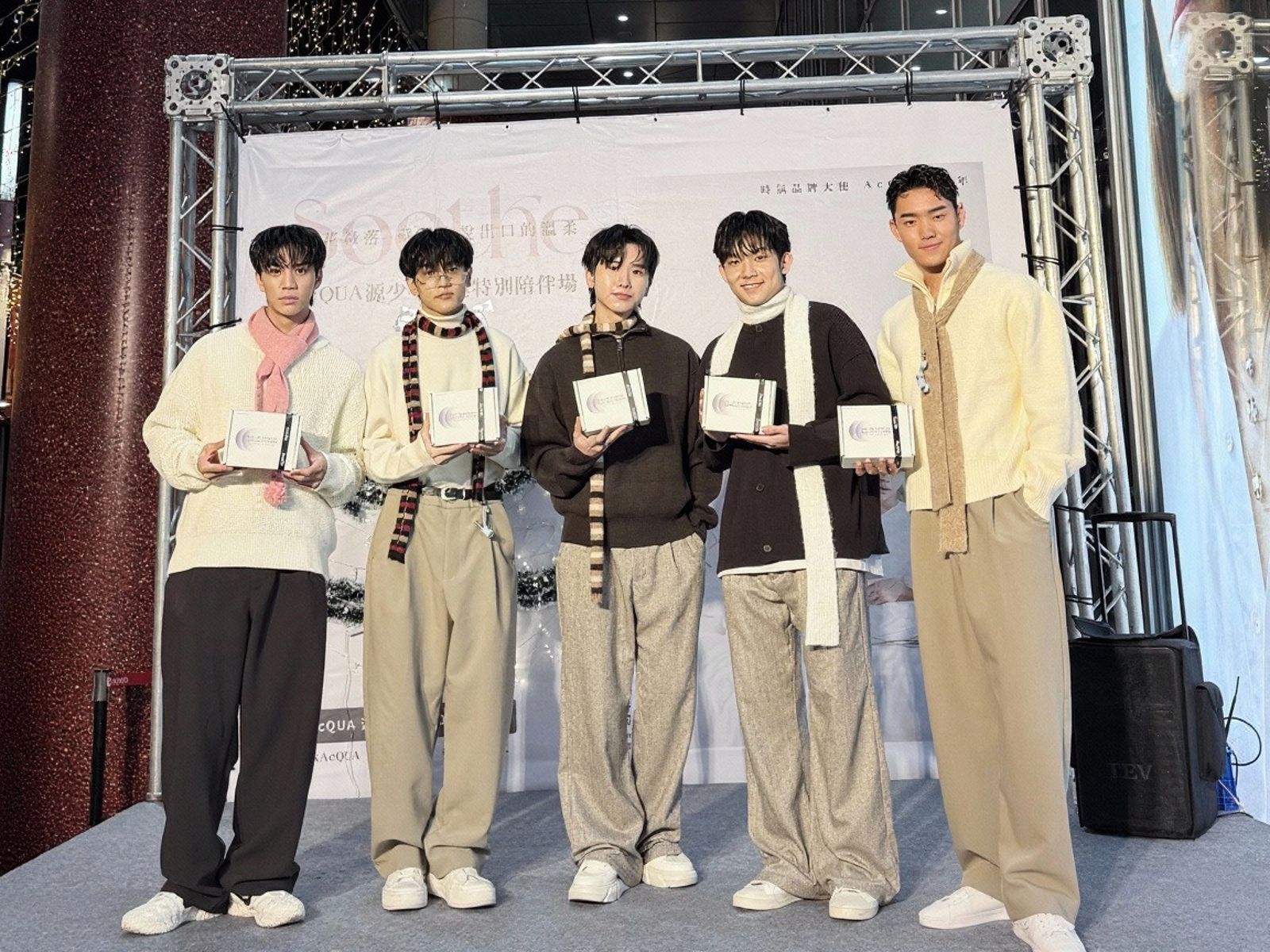 源少年聖誕大跳撒嬌舞！莑茗抽中「鴨子睡衣」崩潰　秉諭感性告白「我不是一個人」