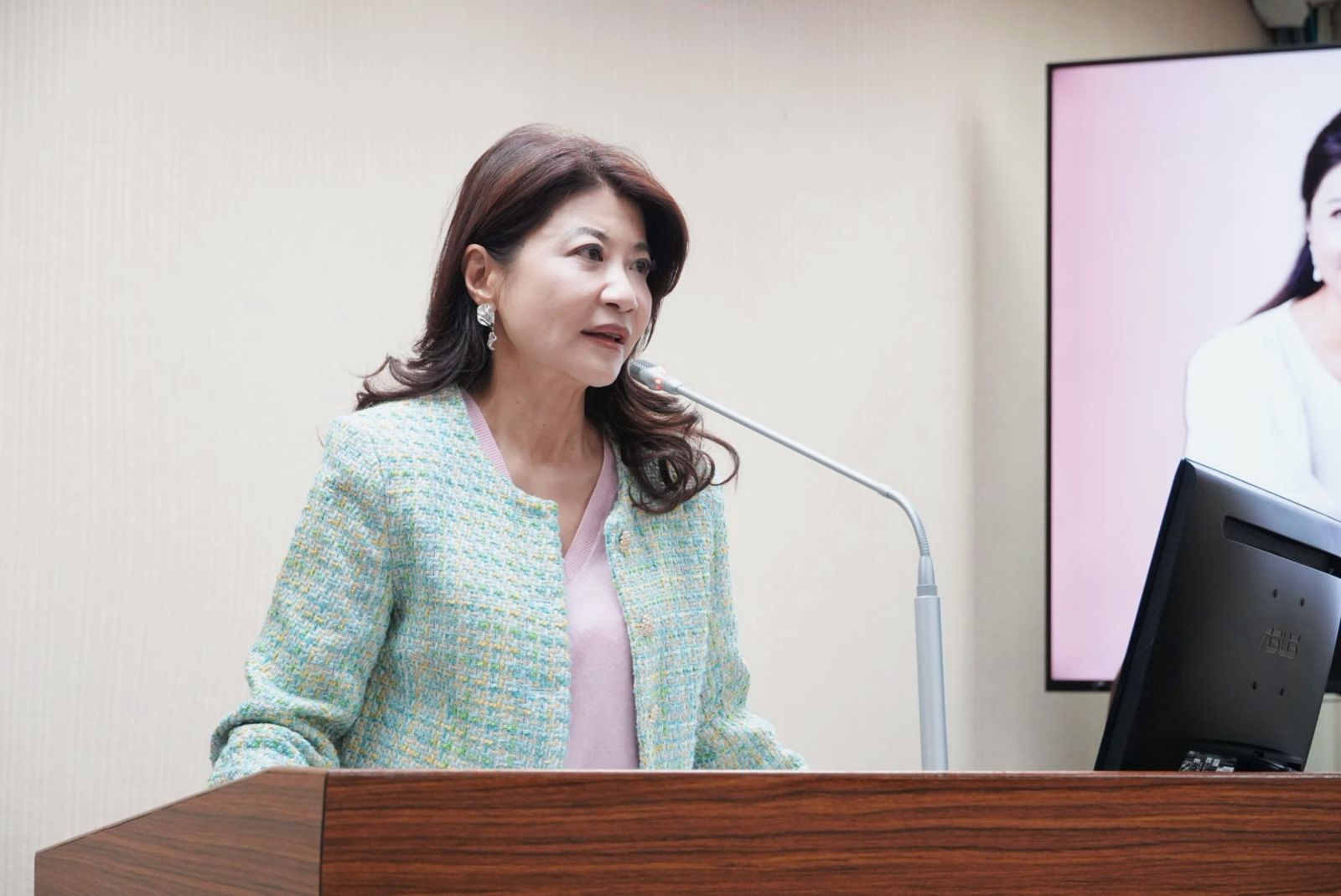 藍白放行院版軍購條例付委　林楚茵：別忘記3項軍購發價書下週到期