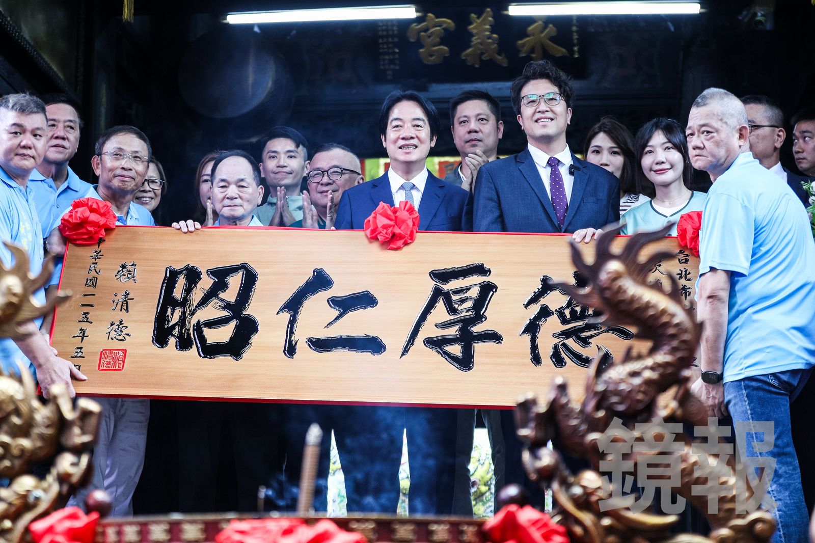 總統賴清德今赴崁頂永義宮贈匾「昭仁厚德」。(圖/鄒保祥攝)