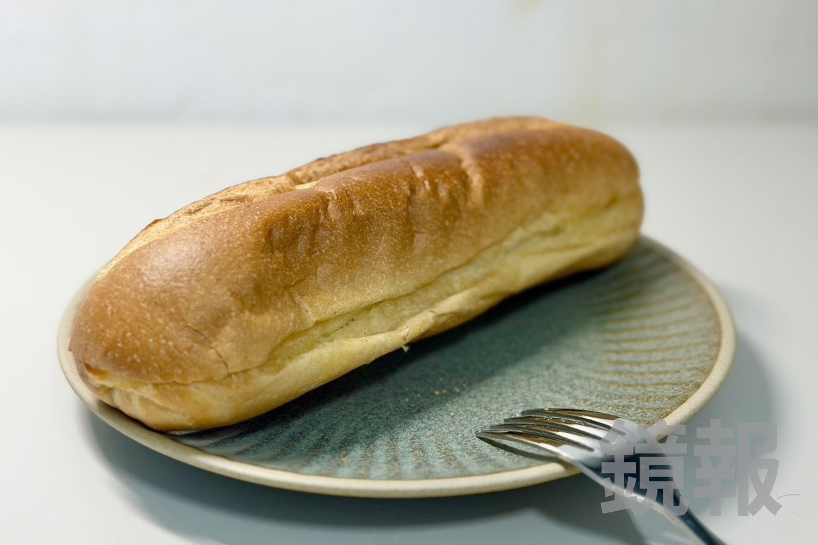 「維也納牛奶麵包」冰凍過再烤，口感更有層次變化。（67元／條）