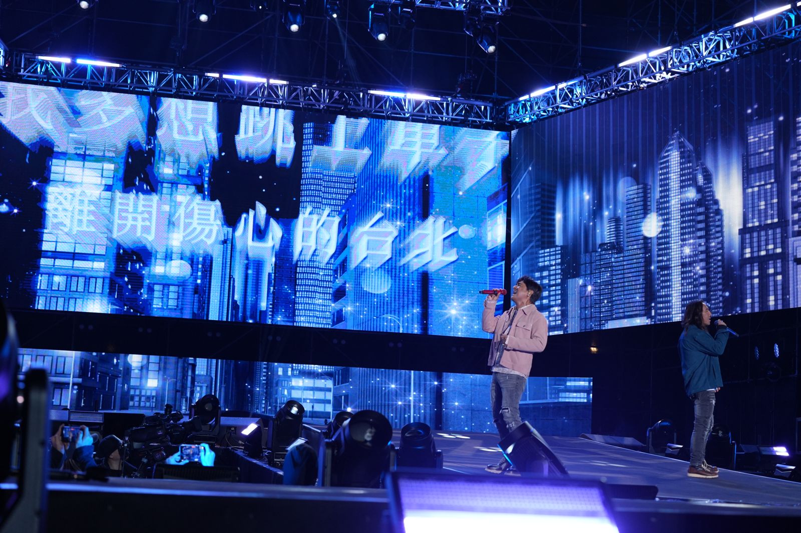 2026第一唱！動力火車台中跨年熱力接棒　經典〈當〉萬人合唱震撼全場