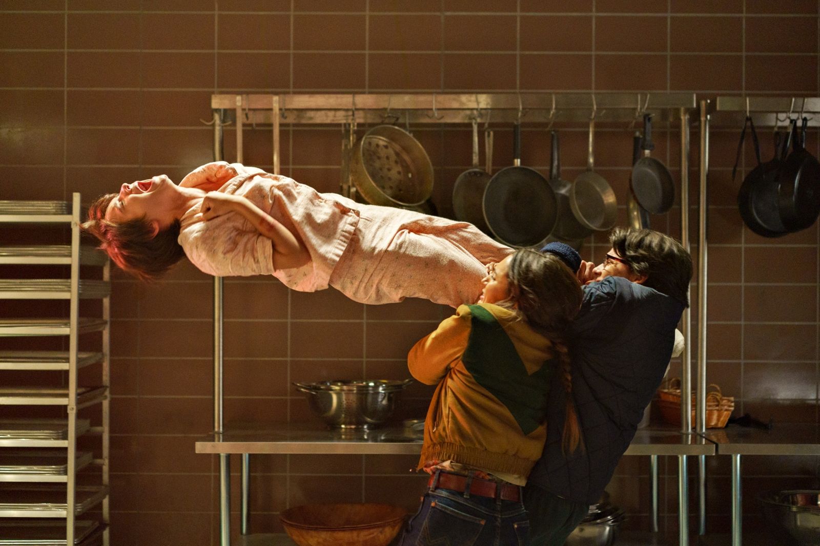 《闇黑電話2》「擄童怪」回來將魔掌伸向芬尼的妹妹葛溫（瑪德琳麥克羅 飾）。UIP提供