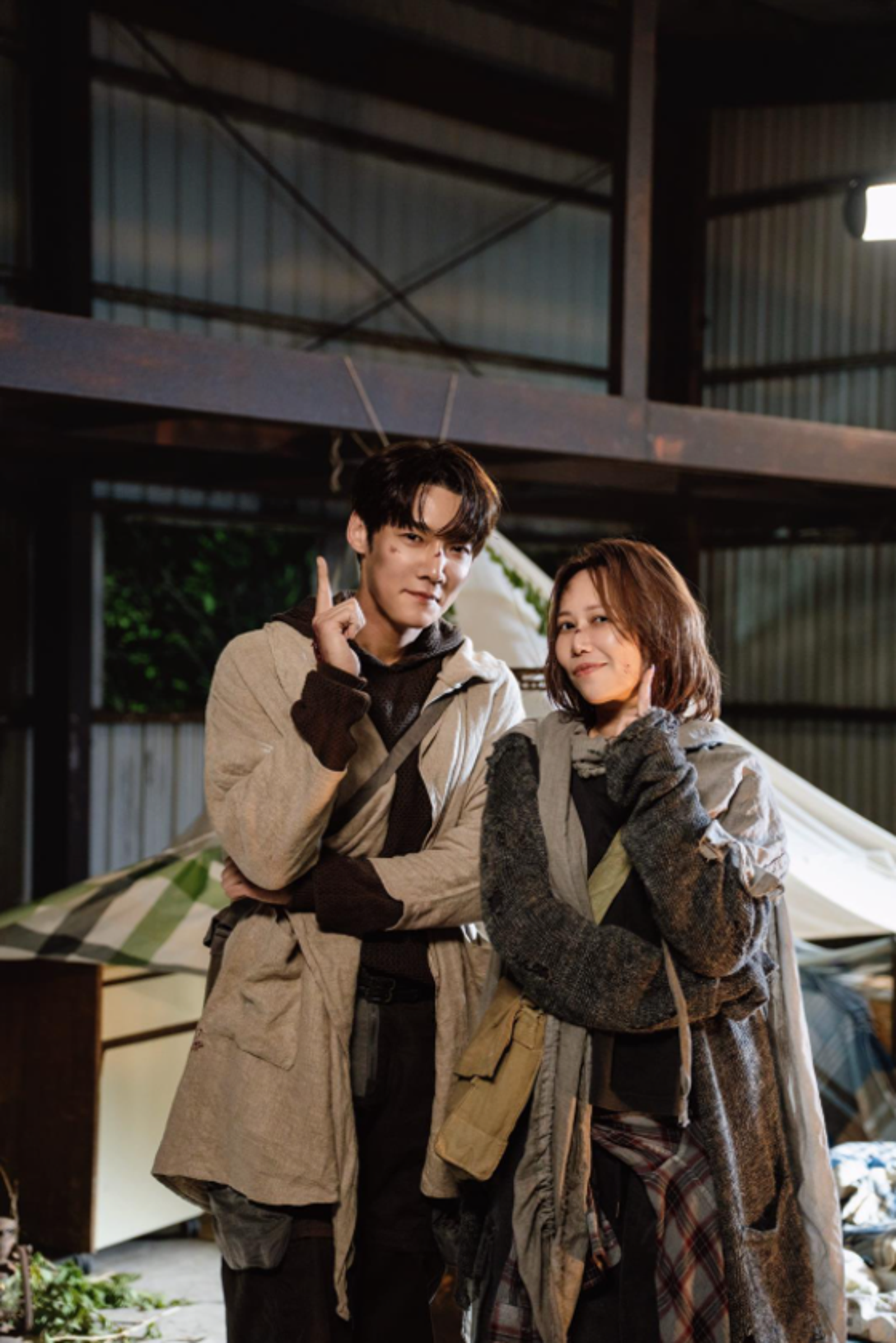 瑪菲司(右)邀韓劇男神崔振赫擔任MV男主角。菲娛樂文創提供