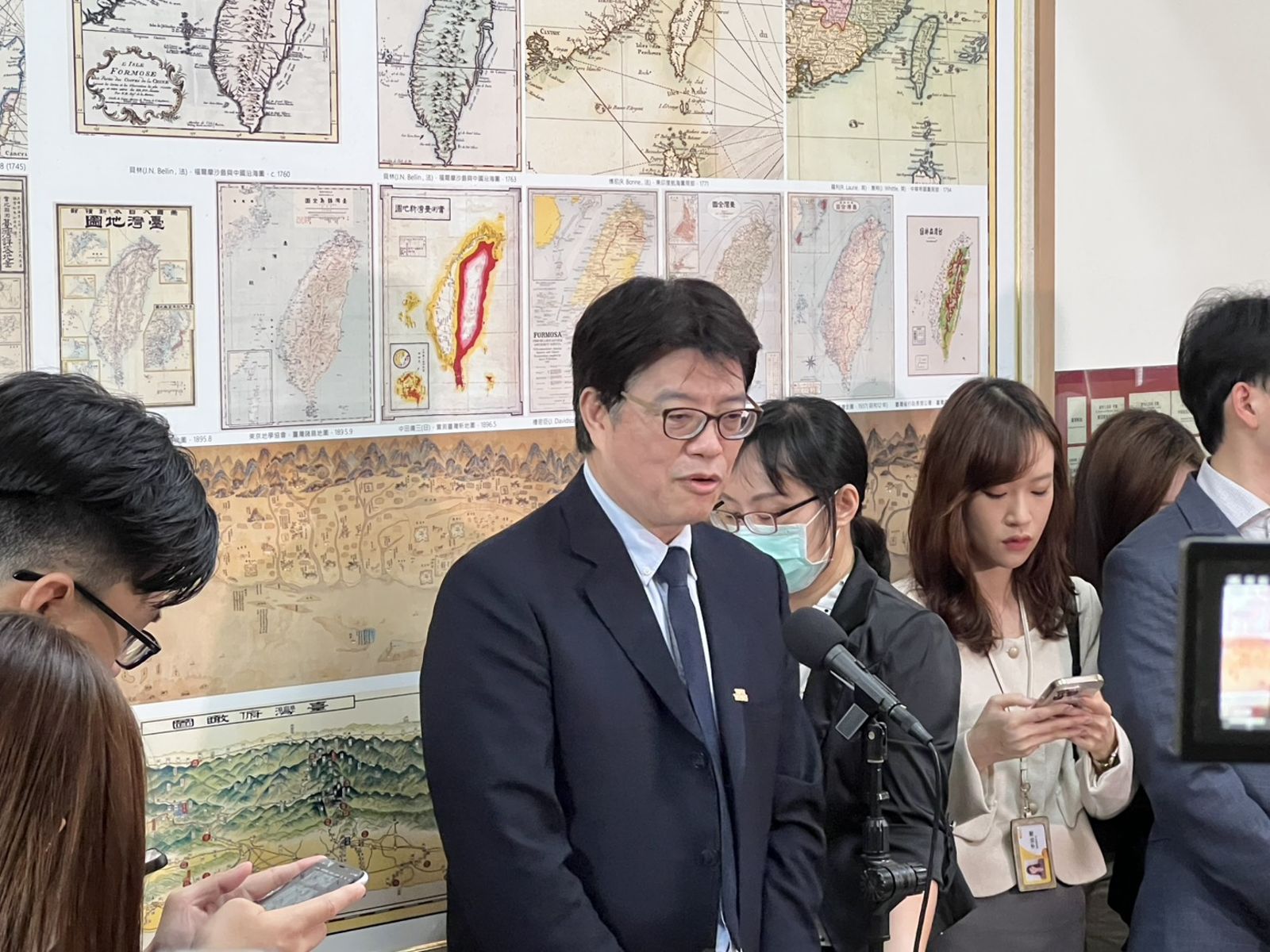 鄭麗文誇習近平「手柔軟得像雲」 邱垂正酸:連中國人民都不會信