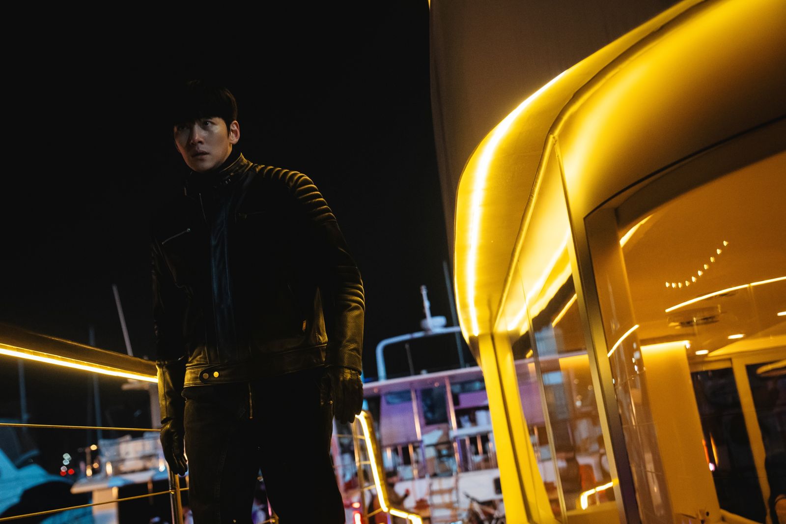 D.O.都敬秀《操控遊戲》癲狂演技從影最突破! 池昌旭飛越火海1打15嘆:快累死