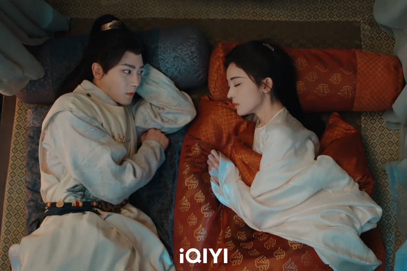 「新疆維納斯」主動提同床過夜 加碼「脫了」又獻吻!曖昧喊話小奶狗:要來非禮你