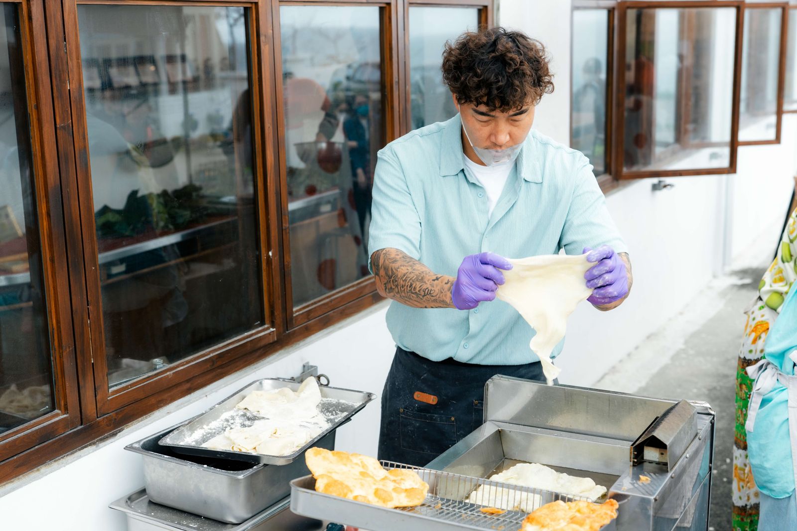 《嗨！營業中》郭泓志「開口闖禍」　「草間彌生」神救場