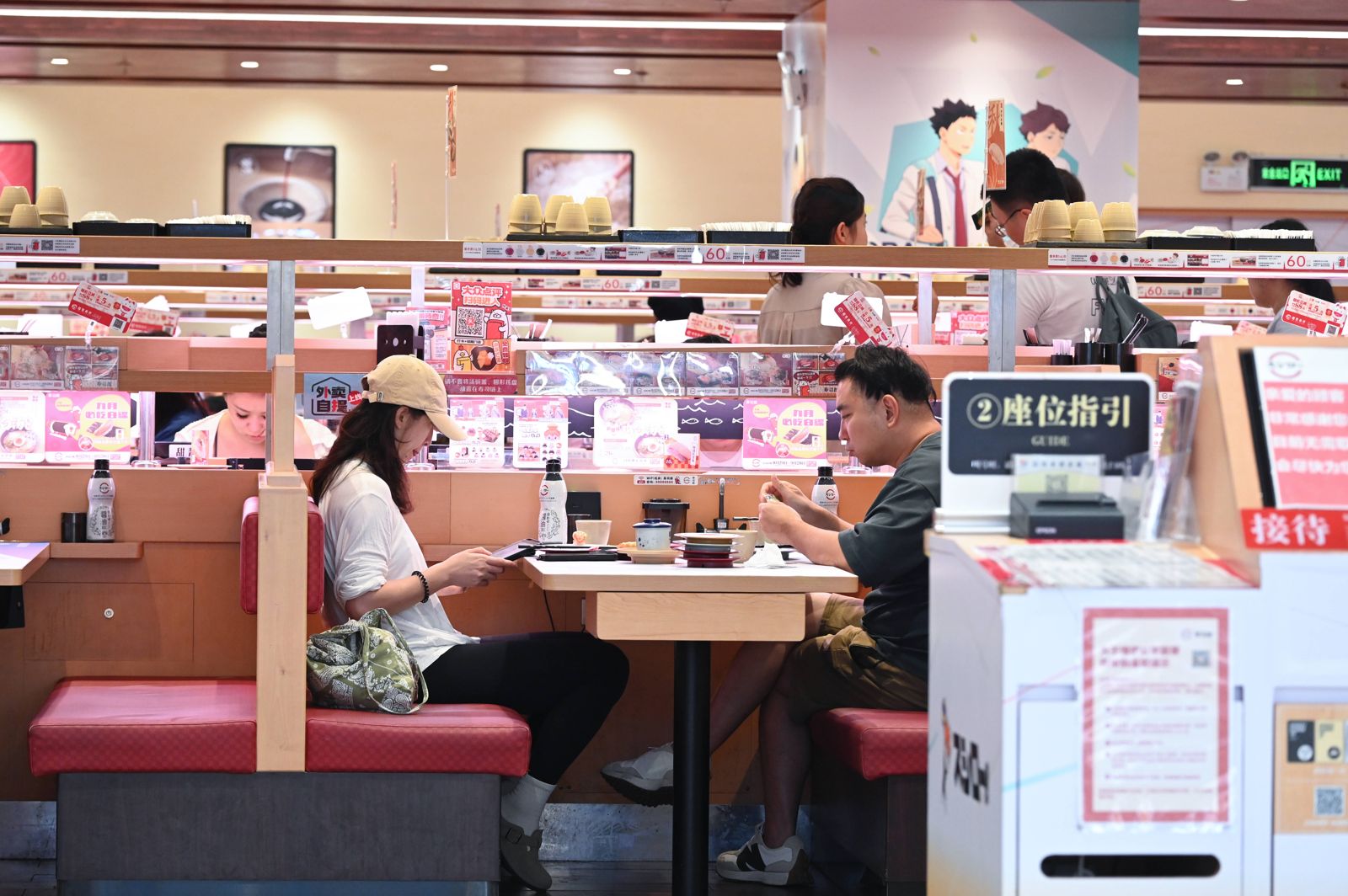 女大生到壽司郎「點茶碗蒸」猛K書!自誇善用時間遭炎上...前員工笑了