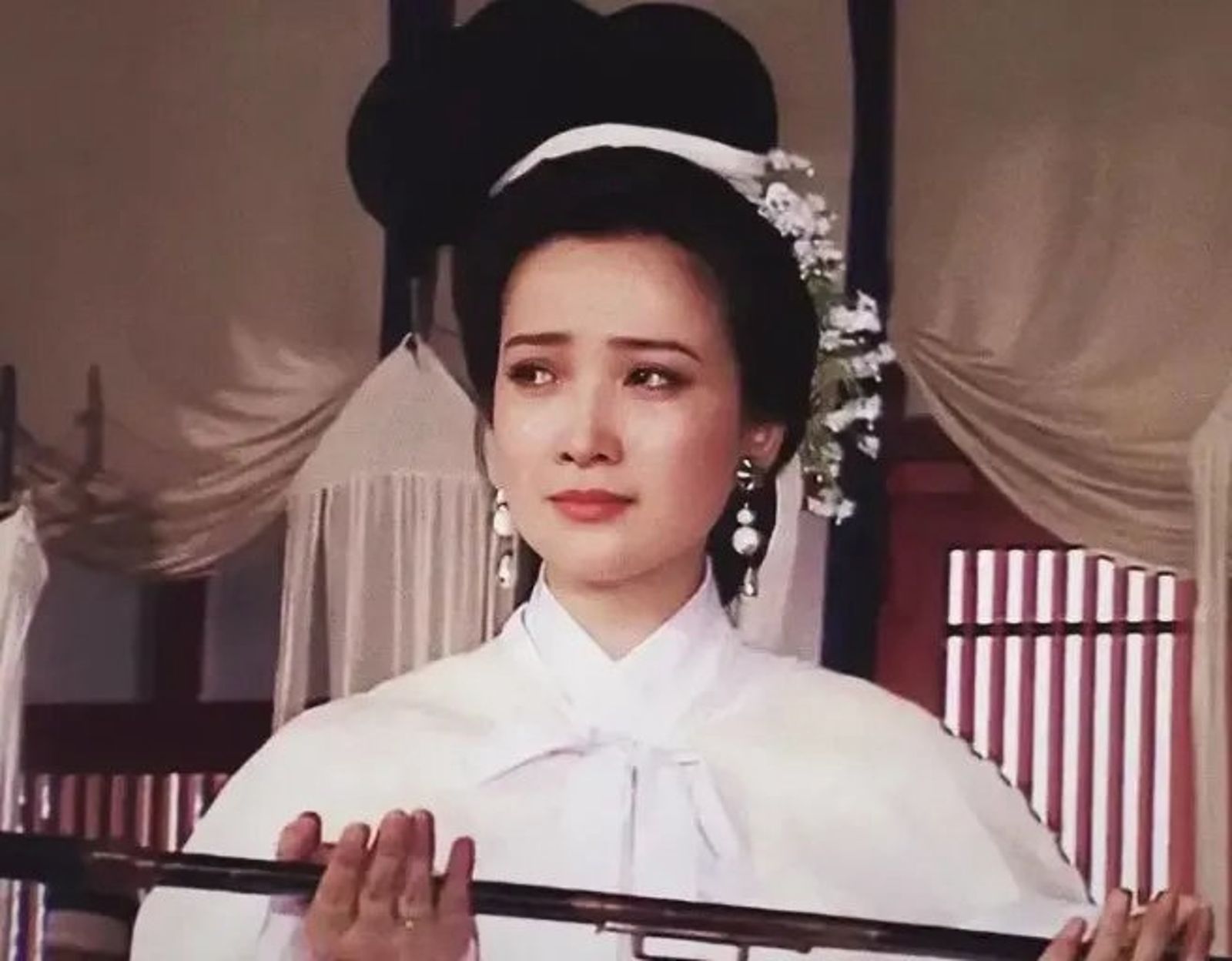 瓊瑤劇「古典第一美人」何晴驚傳離世　罹腦癌曾開顱救命！不敵病魔享年61歲