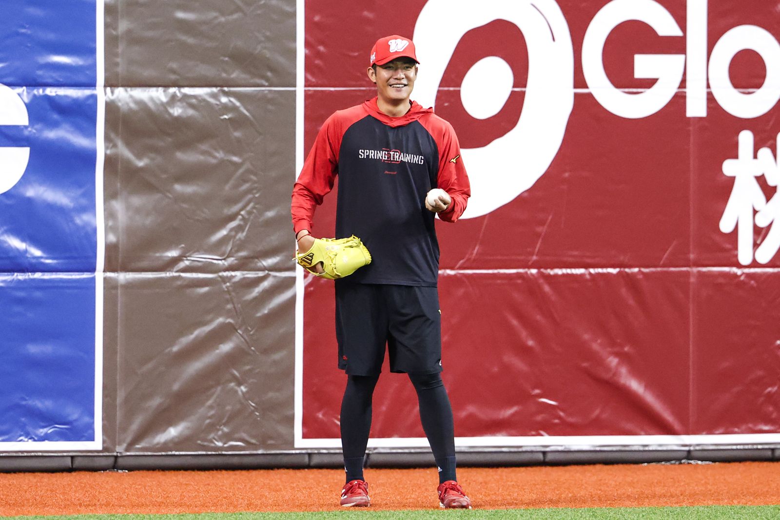 中職／鄧愷威首勝「啤酒浴」勾龍王回憶　王維中：那天全身黏黏的味道超混亂