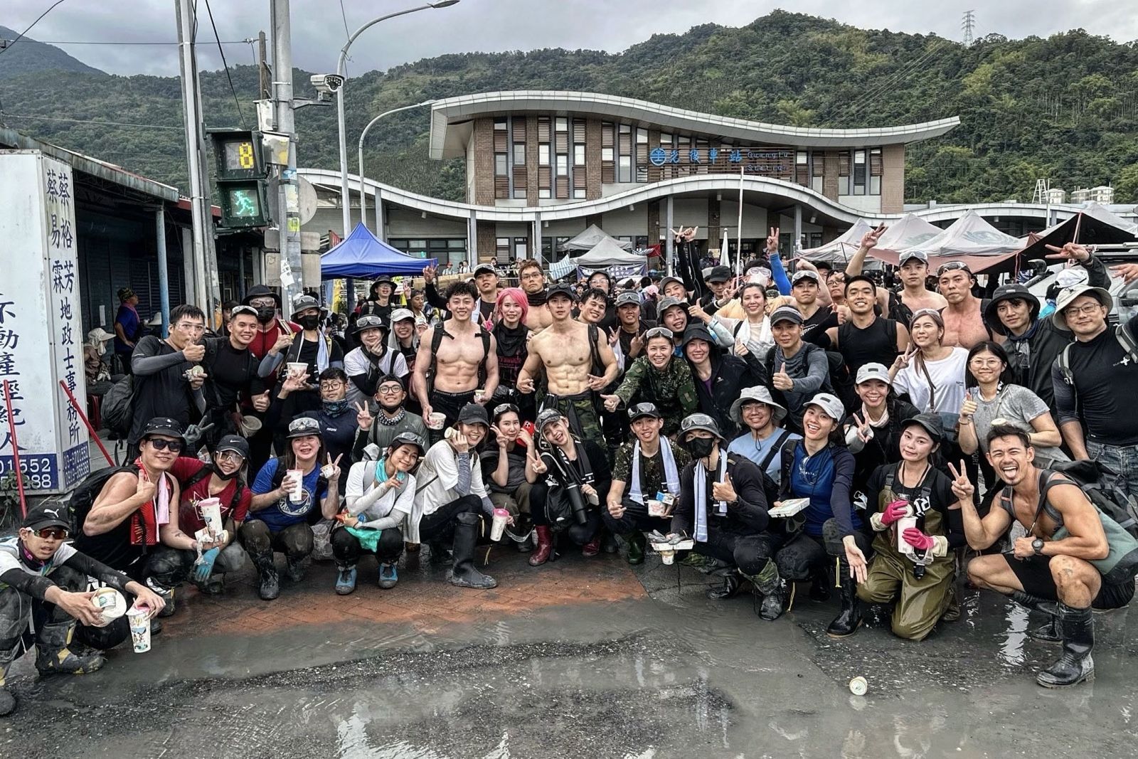 男團成員重返花蓮救災！號召百人組「肌肉戰隊」實現承諾