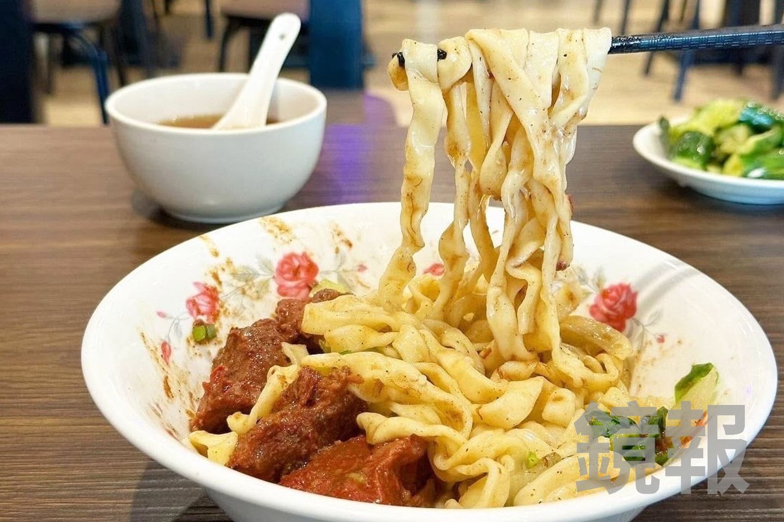 家常麵很吸醬汁，嘗來鹹香夠味。