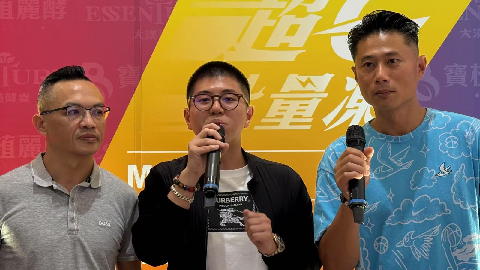 大漢酵素協理黃煒（左起）、中山醫學大學附設醫院 黃漢斌醫師、彭小刀。寶植麗酵提供